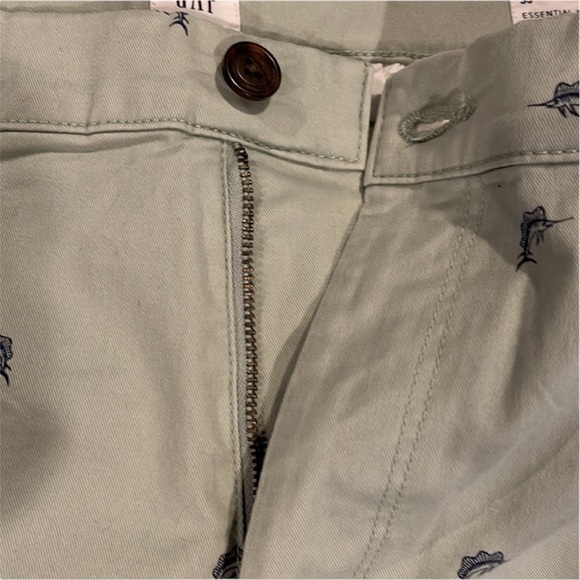 GAP Essential Khaki 10” Flat Front Khaki Chino Swordfish Designs 🆕 NWOT Sz 35 - Picture 9 of 9